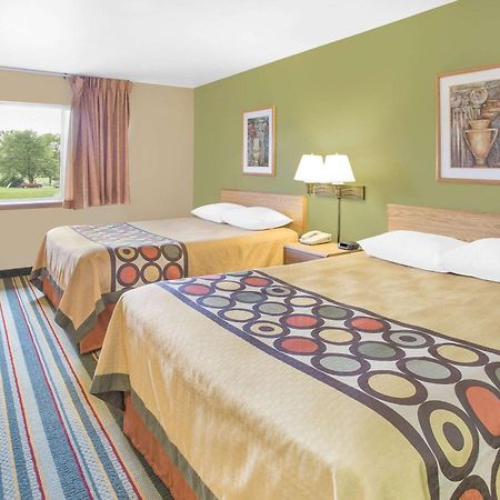 Super 8 By Wyndham East Moline Hotel Екстериор снимка